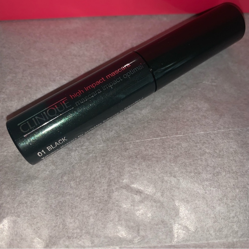 Clinique makeup bundle - full size lipstick, two black mascara’s, black eyeliner - Picture 7 of 8